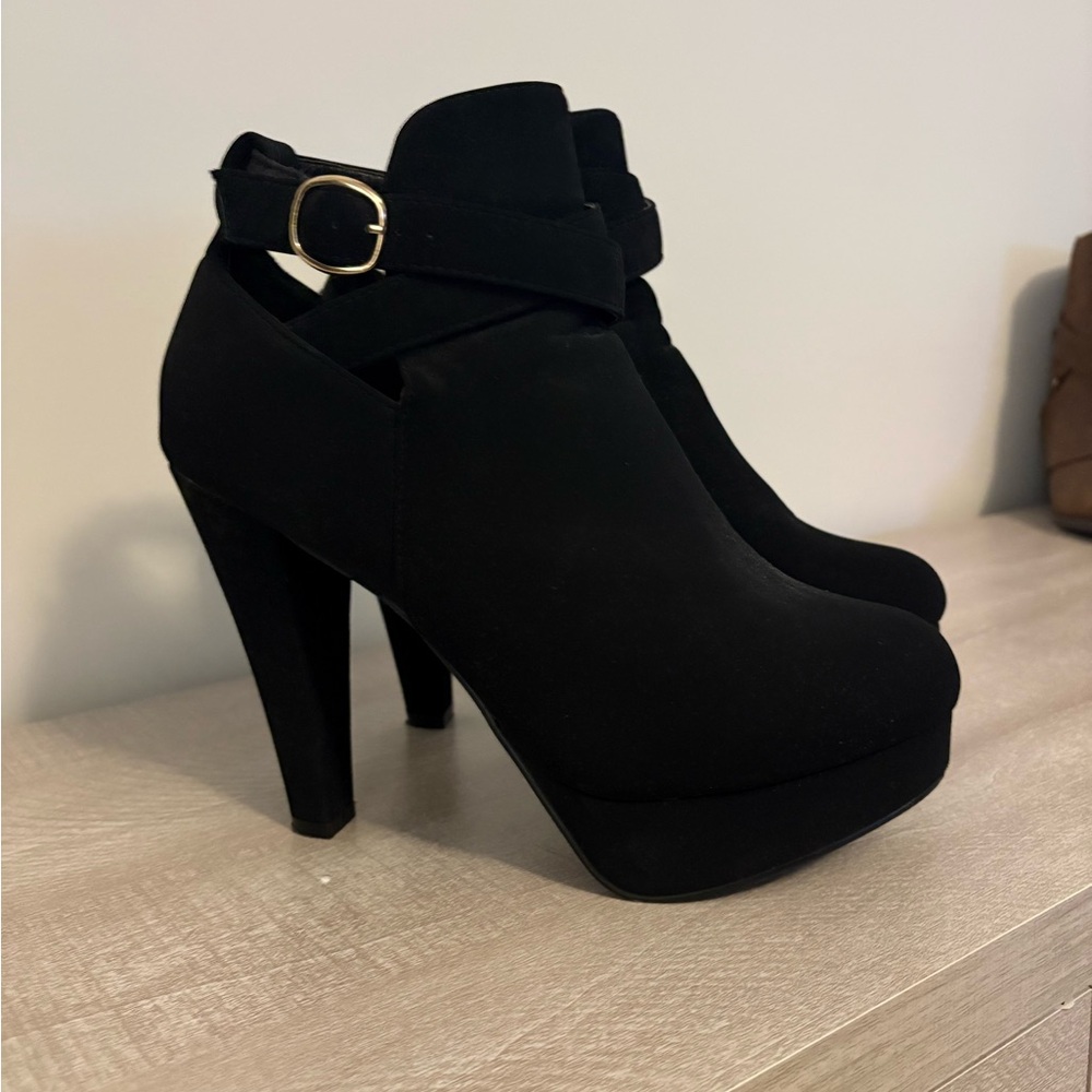 Elegant Black Women's Heels-Like New